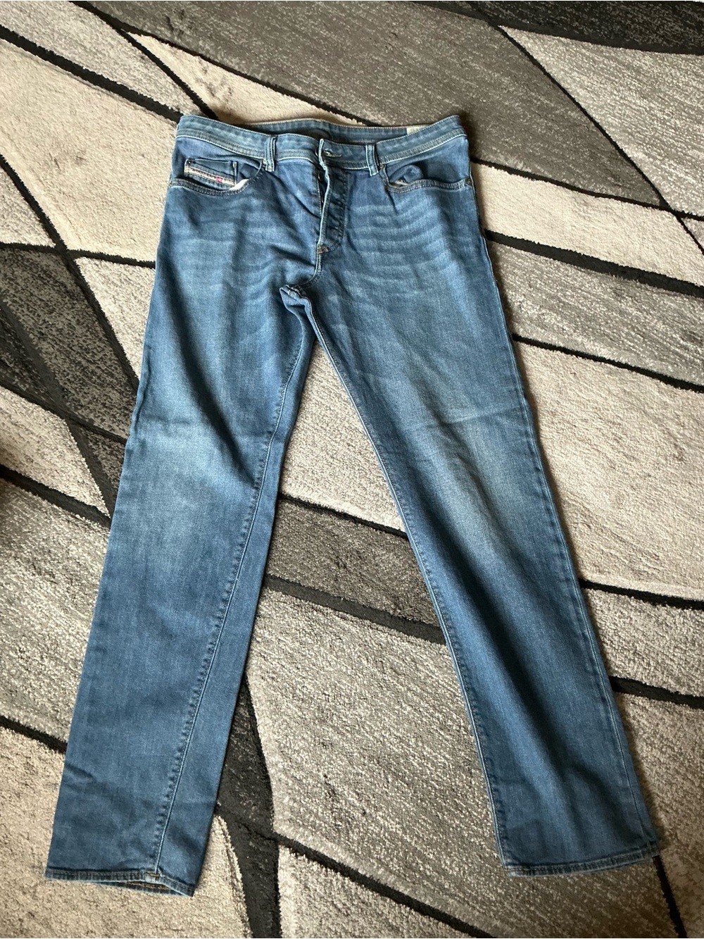 Size 36 x 32 Diesel Buster Medium Wash Regular Slim Tapered Stretch Jeans 08371